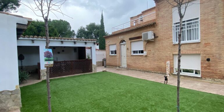 Santa Teresita exterior (3)