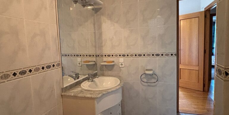 San Hilario - baño con bañera (2)