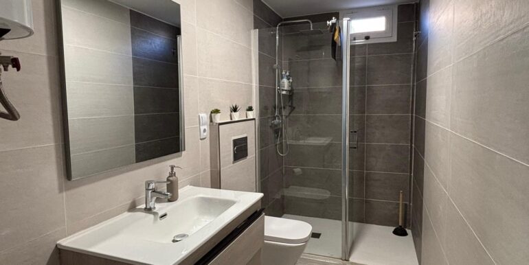 San Lorenzo - apartamento baño (2)